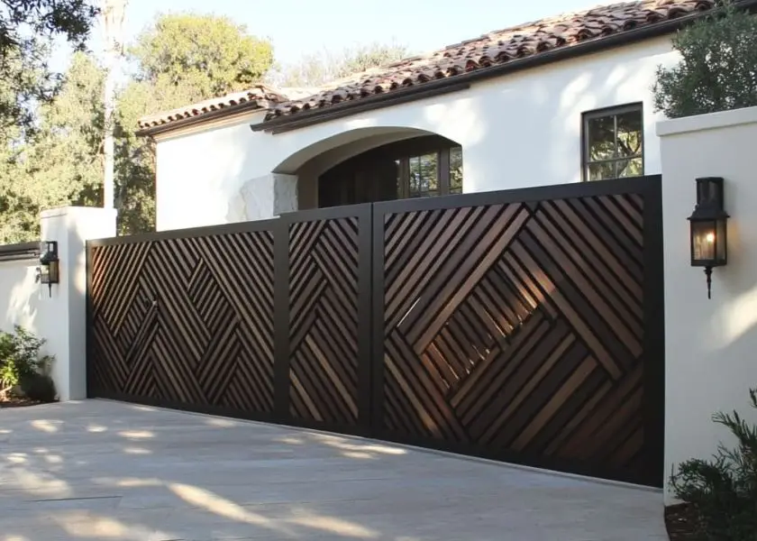 Desain Rumah Minimalis 2 Lantai dengan Pagar Minimalis Garis Diagonal